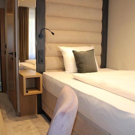 Hotel Reutlinger Hof Ройтлинген Экстерьер фото