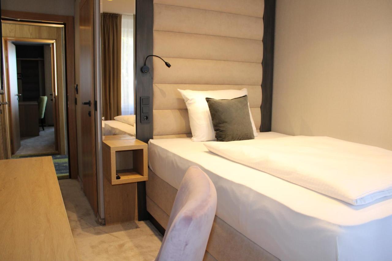 Hotel Reutlinger Hof Ройтлинген Экстерьер фото