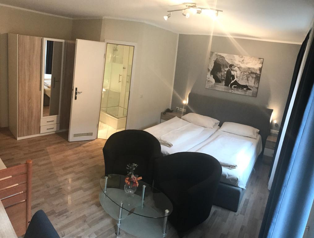Hotel Reutlinger Hof Ройтлинген Экстерьер фото