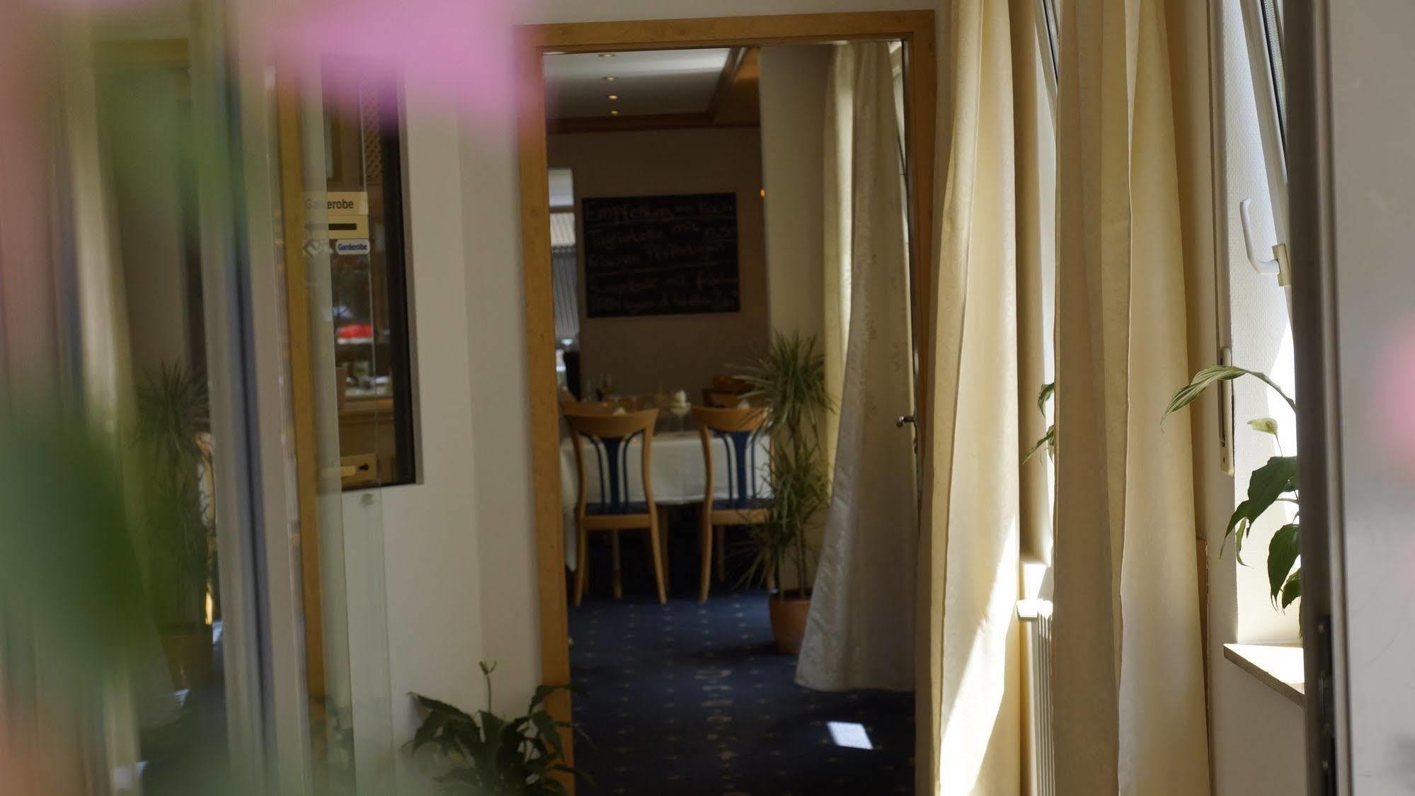 Hotel Reutlinger Hof Ройтлинген Экстерьер фото
